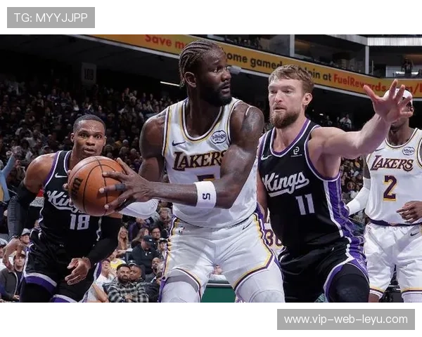 太阳内线新援威廉姆斯表现亮眼，艾顿场上较量精彩